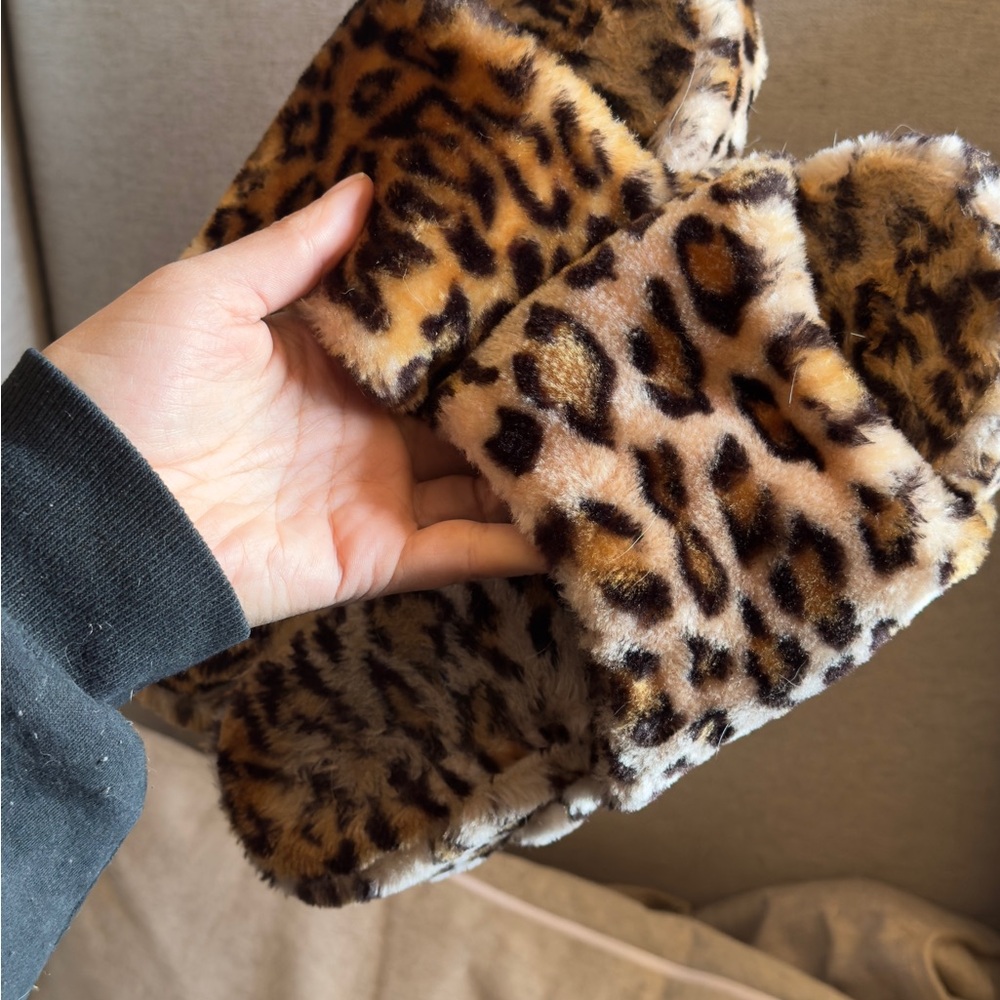 Leopard Print Fuzzy platform slides